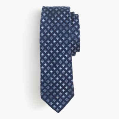 Italian silk tie in square medallion