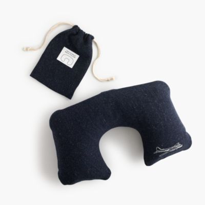 Travel neck pillow