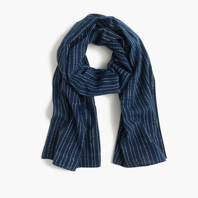 Lightweight indigo-dyed cotton scarf in stripe