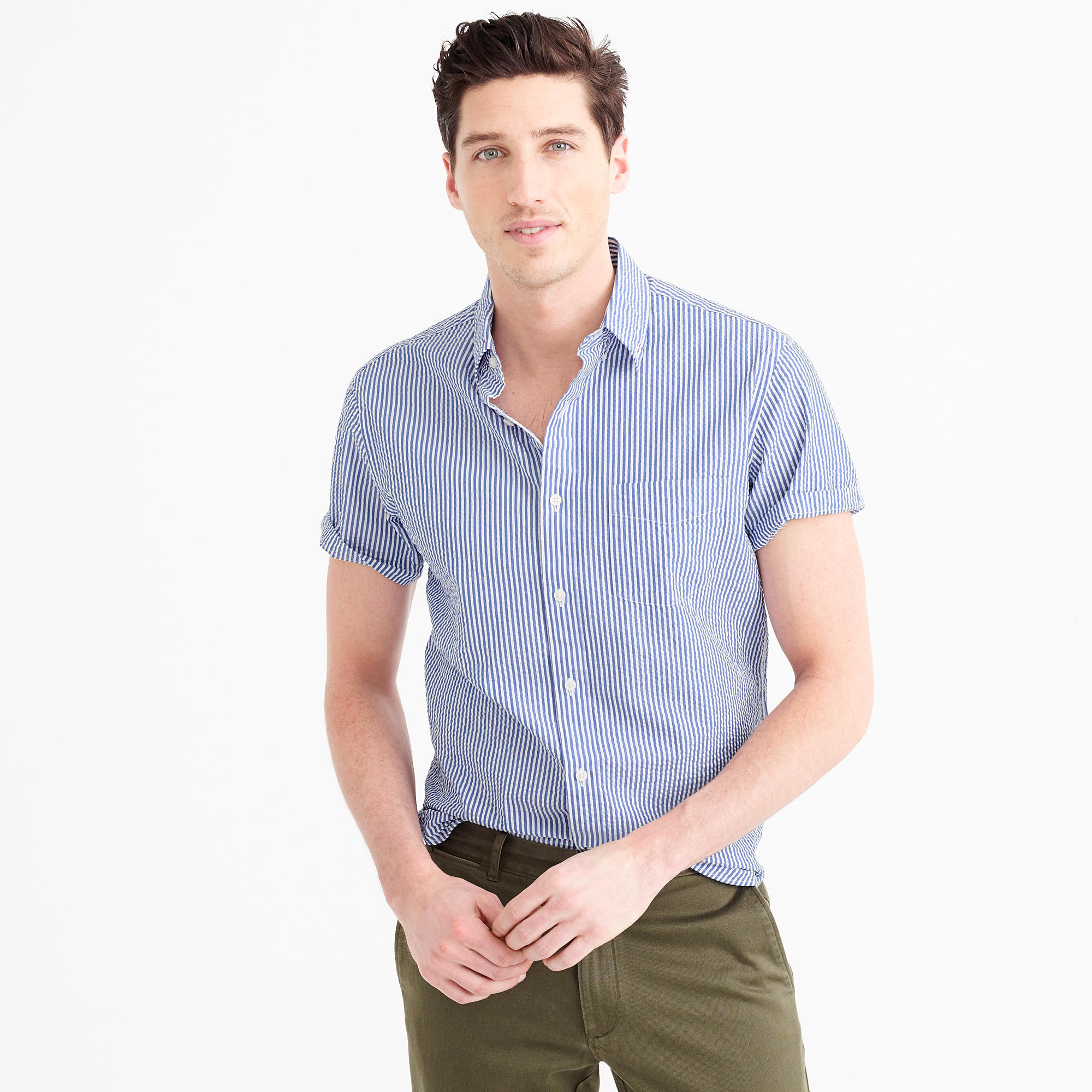What is the average cost of clothes per month for a single male?
